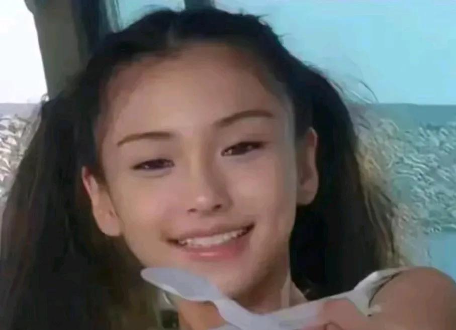 很多人怀疑小明哥前妻杨颖的颜值，是科技狠活带来的产物，究竟是真是假，众说纷纭，但