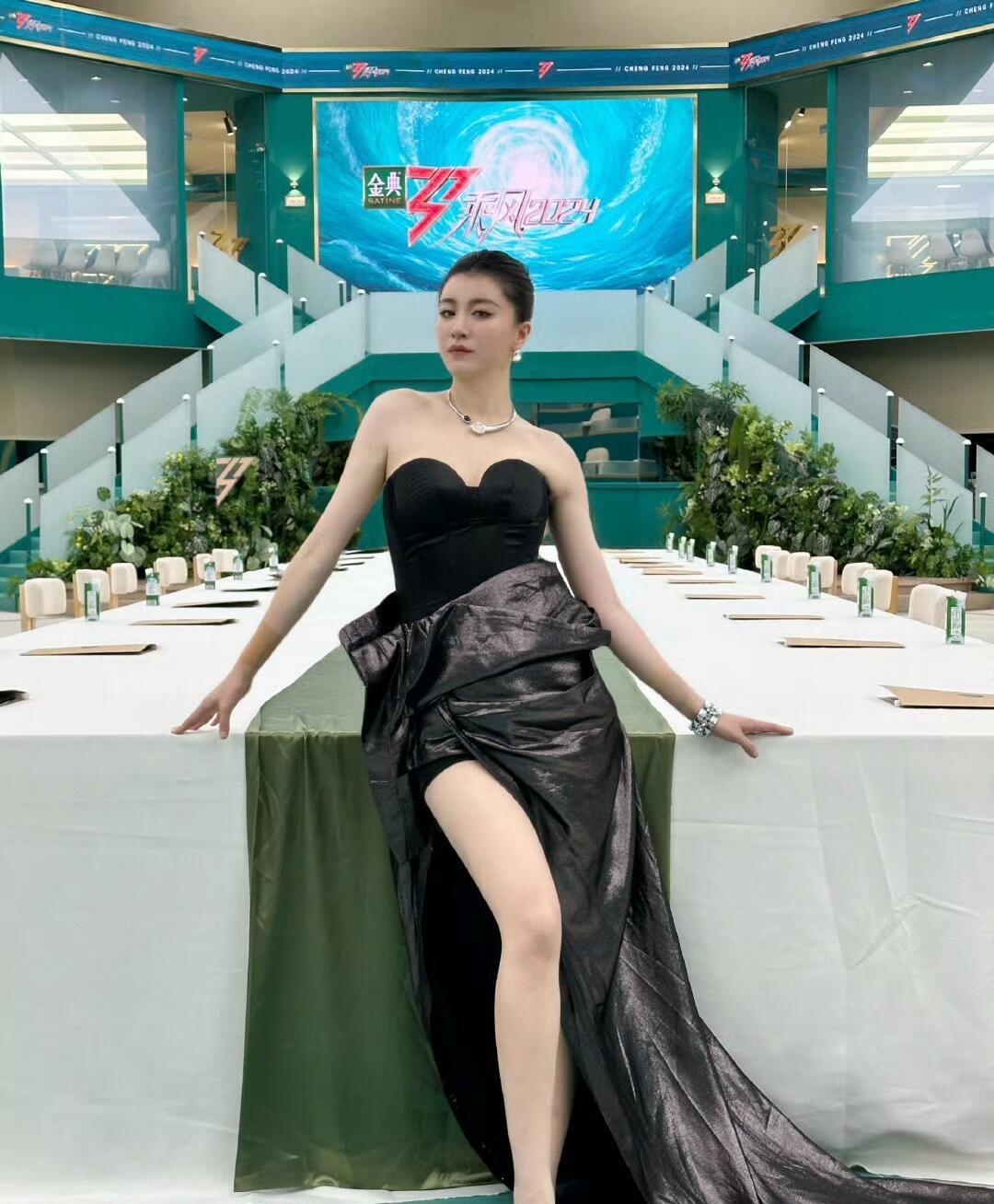 有网友爆料说李嘉格参加完《浪姐》就和车澈离婚了。这事儿一出来，不少人又想起“浪