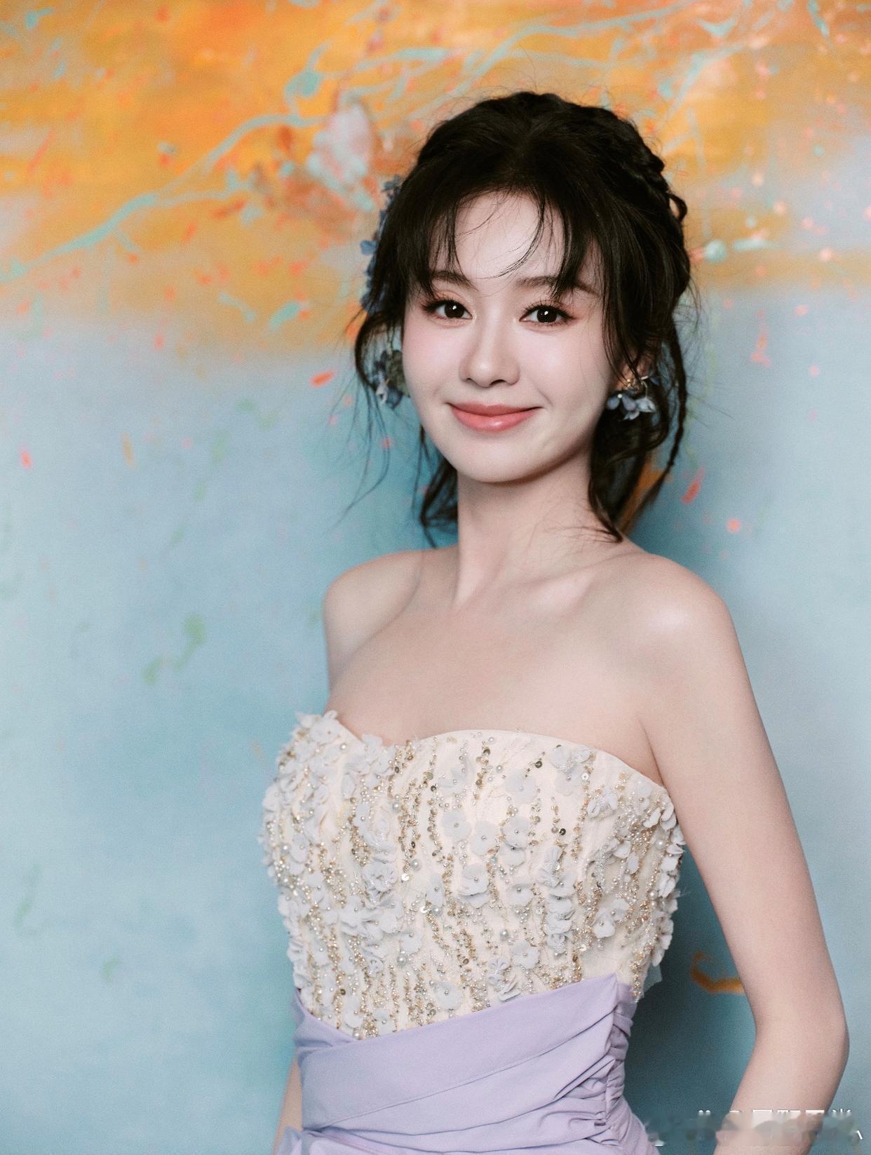 1.章子怡只是医美调整幅度偏大，有一段时间面部状态发面，之后一直在做修复。样貌