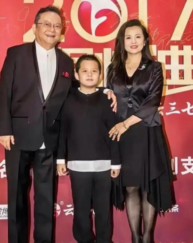 78岁的王刚，60岁的时候得了一子，本以为晚年可以安享清福，没想到现在17岁的儿