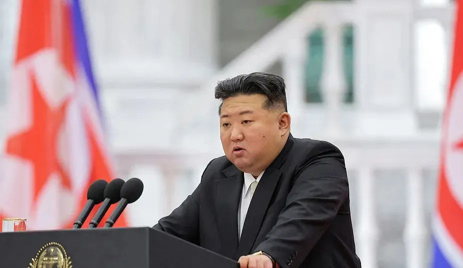 美以双标曝光！为何对伊朗喊打喊杀，却对朝鲜核弹认怂？内幕太惊人！