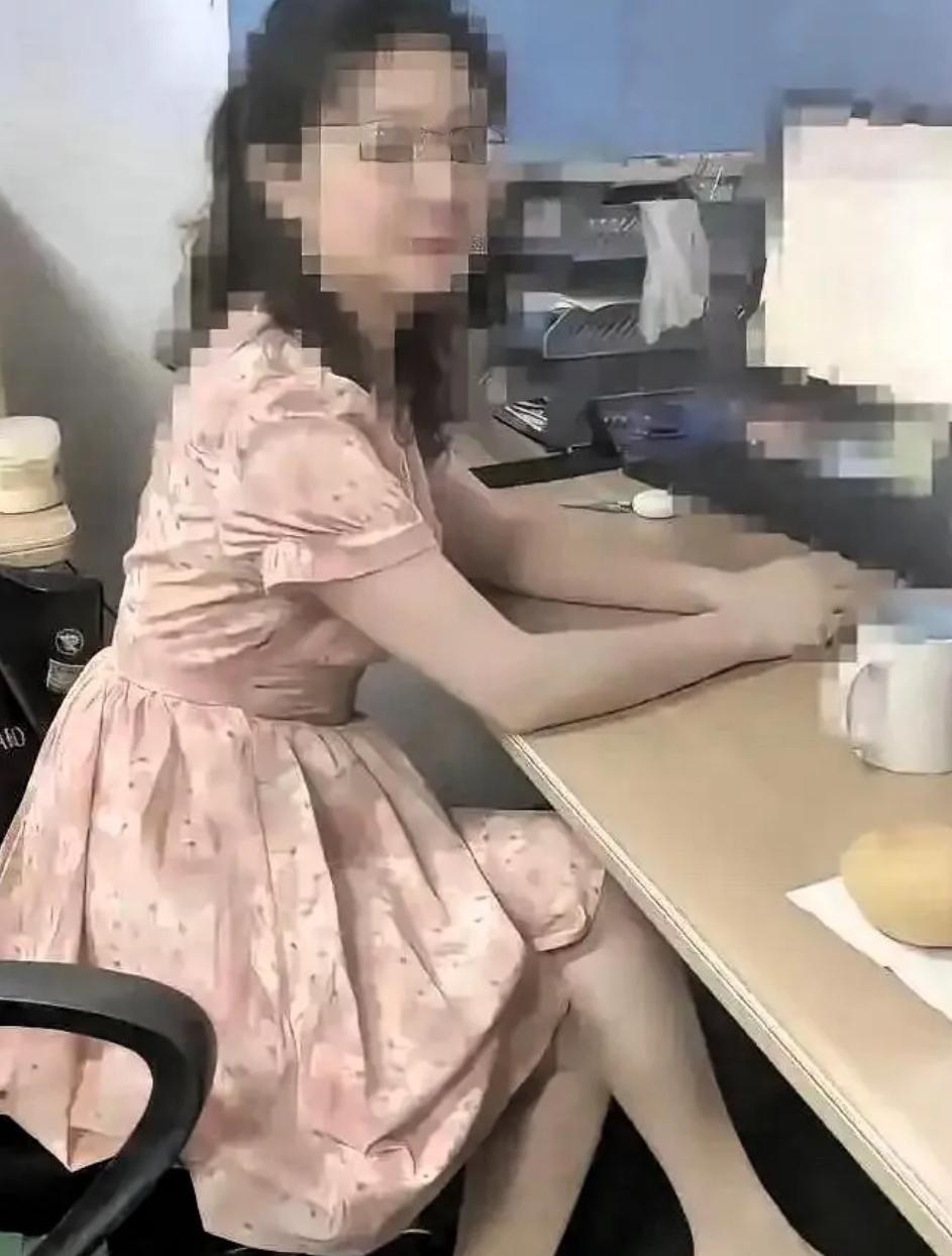 长沙芙蓉区长大的本科生跑到湖南祁东去当老师。在如今挤破头考编的年轻人眼里