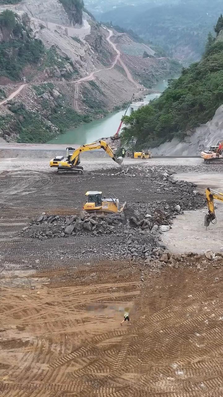 重庆在建最大的土石大坝：藻渡水库大坝。重庆在建最大的土石大坝：藻渡水库大坝，位