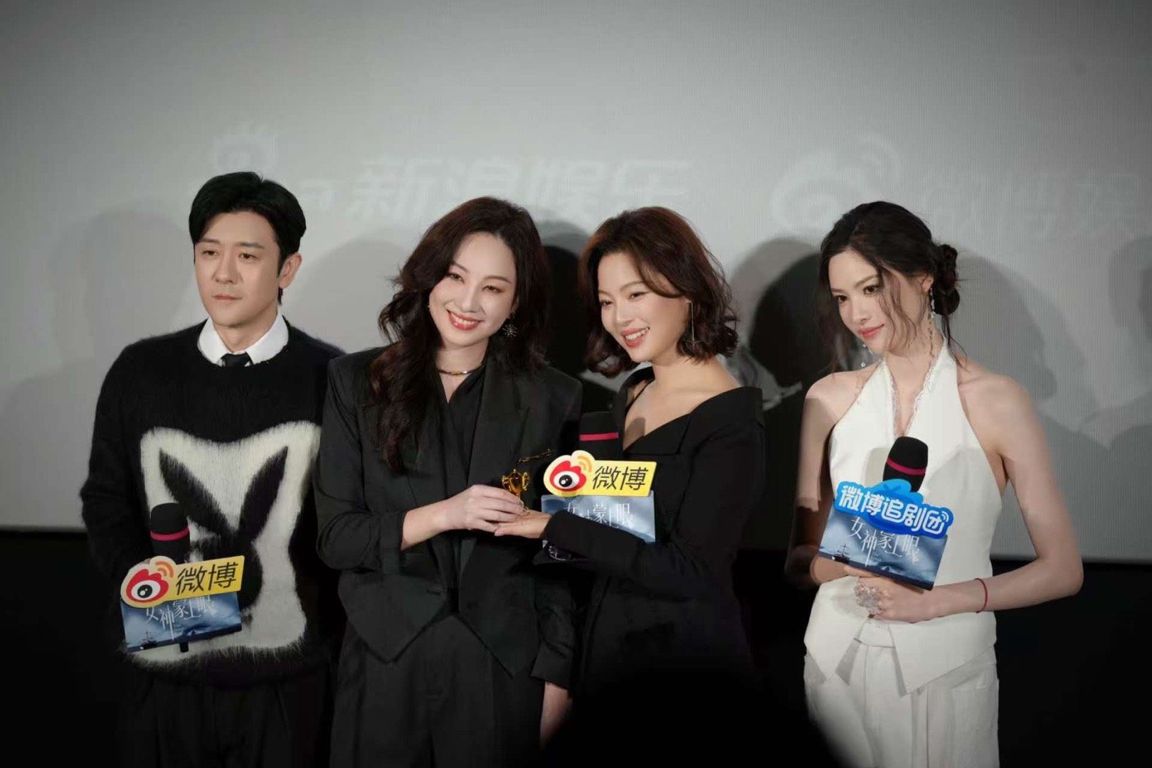 林雨申戴着Mickey开口Daddy看完只有一个感想：林雨申，内娱稀缺的“喜剧