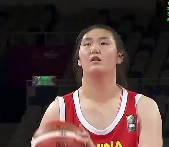 给中国女篮设计一个前场发球进攻百分之百得分的战术[捂脸哭]1、张子宇站篮下，三个