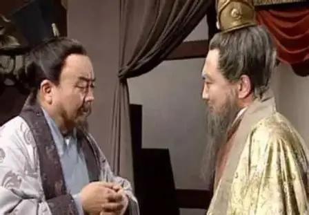 贾诩不答立储，只说袁绍和刘表，曹操为何当天就定了曹丕曹操问贾诩，曹丕和