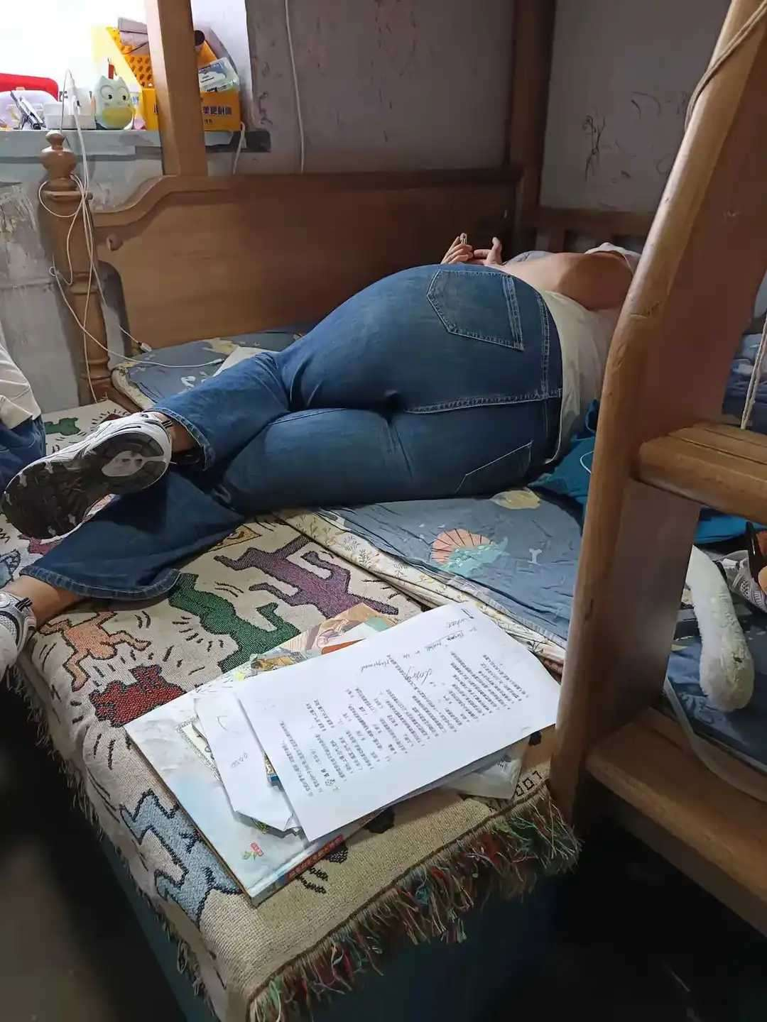 放学回家就是在床上一躺