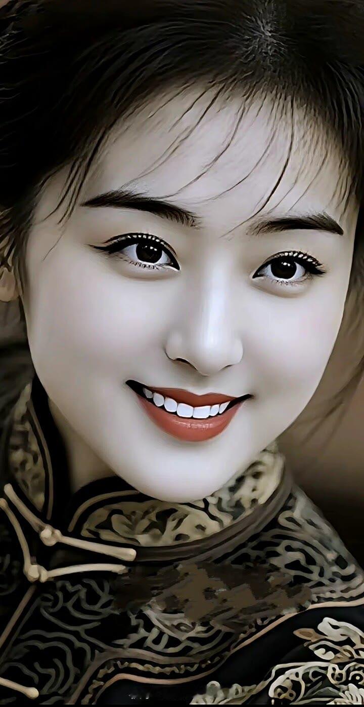 优雅古风，笑靥如花，古典美人的迷人魅力。