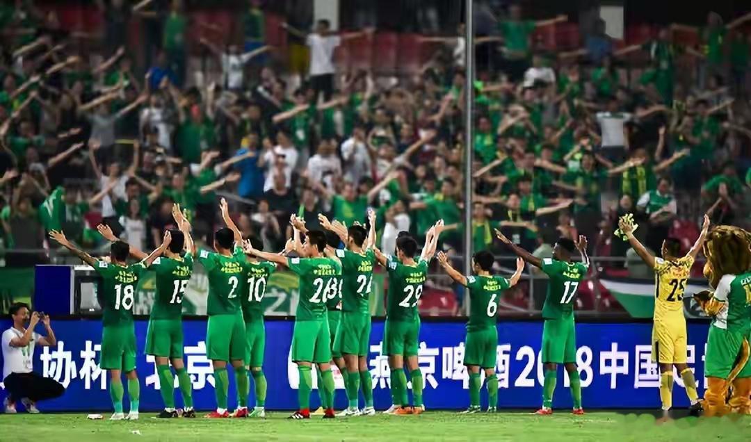 国安阵容大变脸！边路2选1+中场练新+冬窗补锋2025赛季落幕，北京国安开启阵容