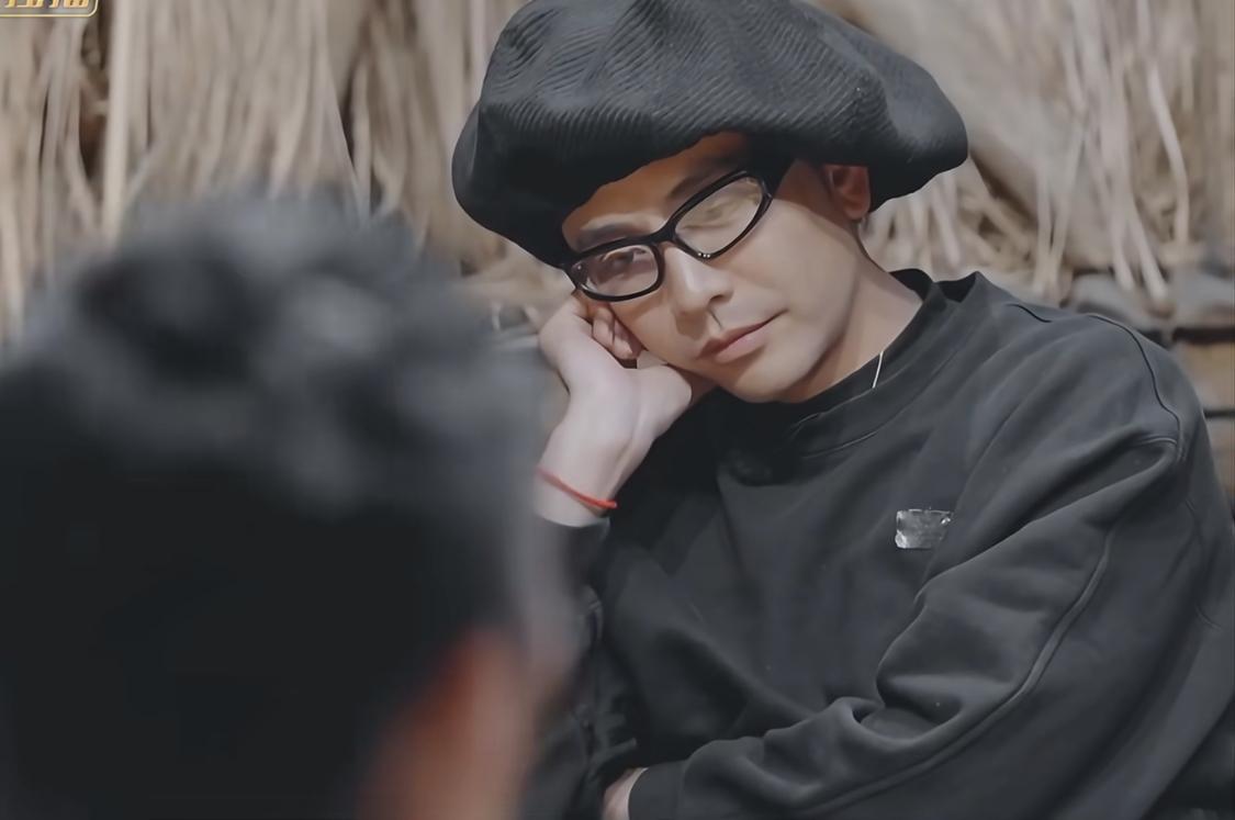 要是没有摄像头的话，光看梁淞说话的态度真会觉得他说的是真的。可能他自己都意识不到