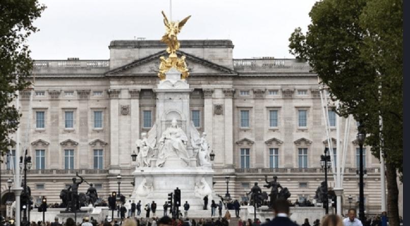 美国淫媒杰弗里·爱泼斯坦案件不断发酵。英媒13日披露，被称作“萝莉快车”的爱泼斯