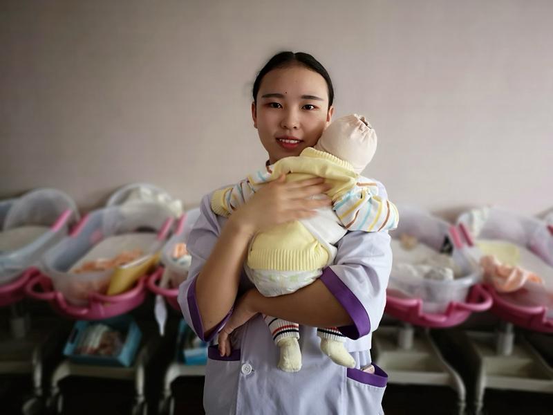 一位性学专家说：”无论跟谁谈恋爱结婚，你可以找丑的，找穷的，找矬的，找五大