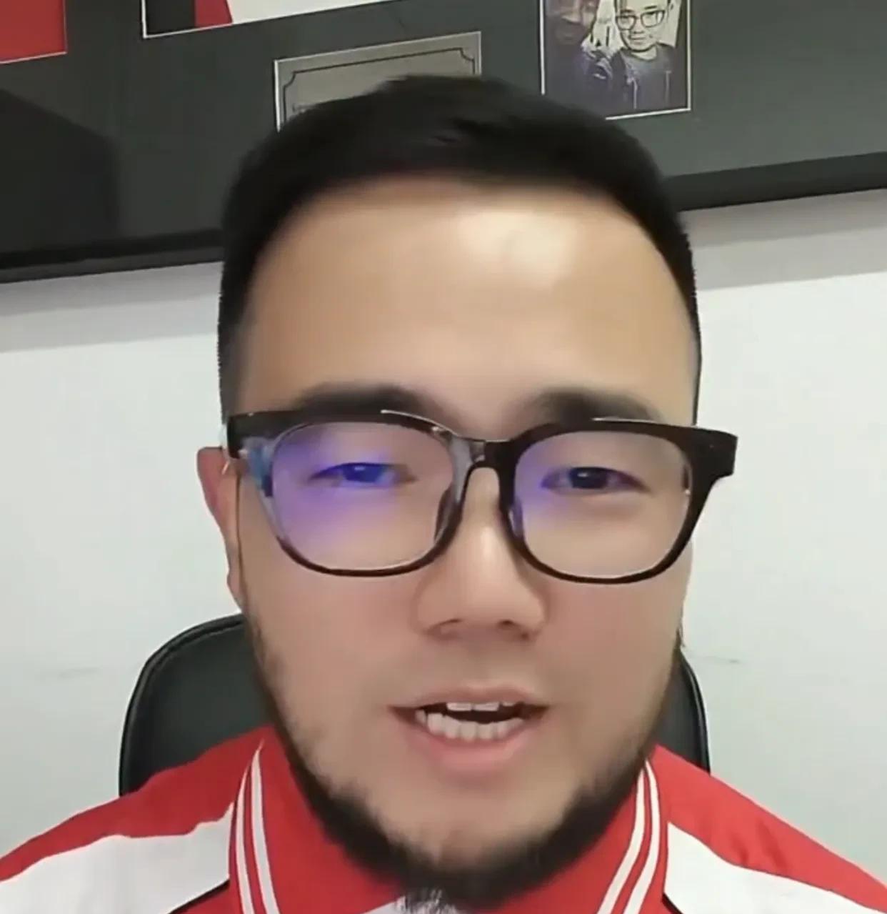 早在邵佳一刚刚上任国足主教练的时候，潘伟力就隔空喊话邵佳一要推进和扩大国足归化力