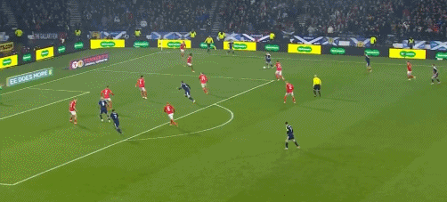 丹麦队的倒霉超出了我此前的所有想象！一场比赛被打入3粒世界波，其中2个发生在补时