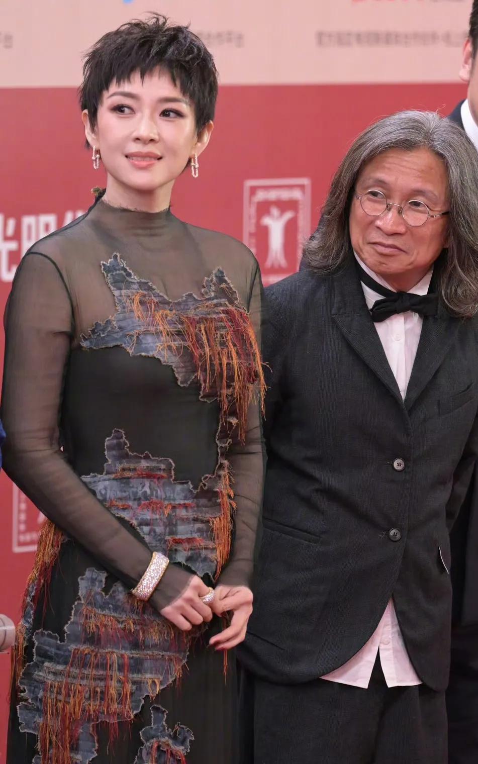章子怡，真的是个迷！前段时间还说她老了，现在短发一剪马上年轻了十几岁！说