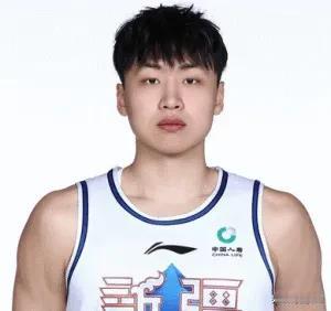 新疆队的齐麟，现在必须要给新疆球迷以及全国球迷一个交代，最后13秒，天津队跟新疆