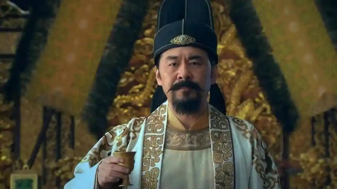 建隆二年那个秋夜，开封皇宫的酒席撤了，几个手握重兵的老兄弟回家就病了。第二天一早