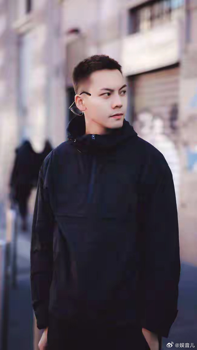 1.肖战和一博俩人都是直男，当初拍《陈情令》的时候是关系不错的，随着剧宣结束，俩人各自提纯，双方粉丝