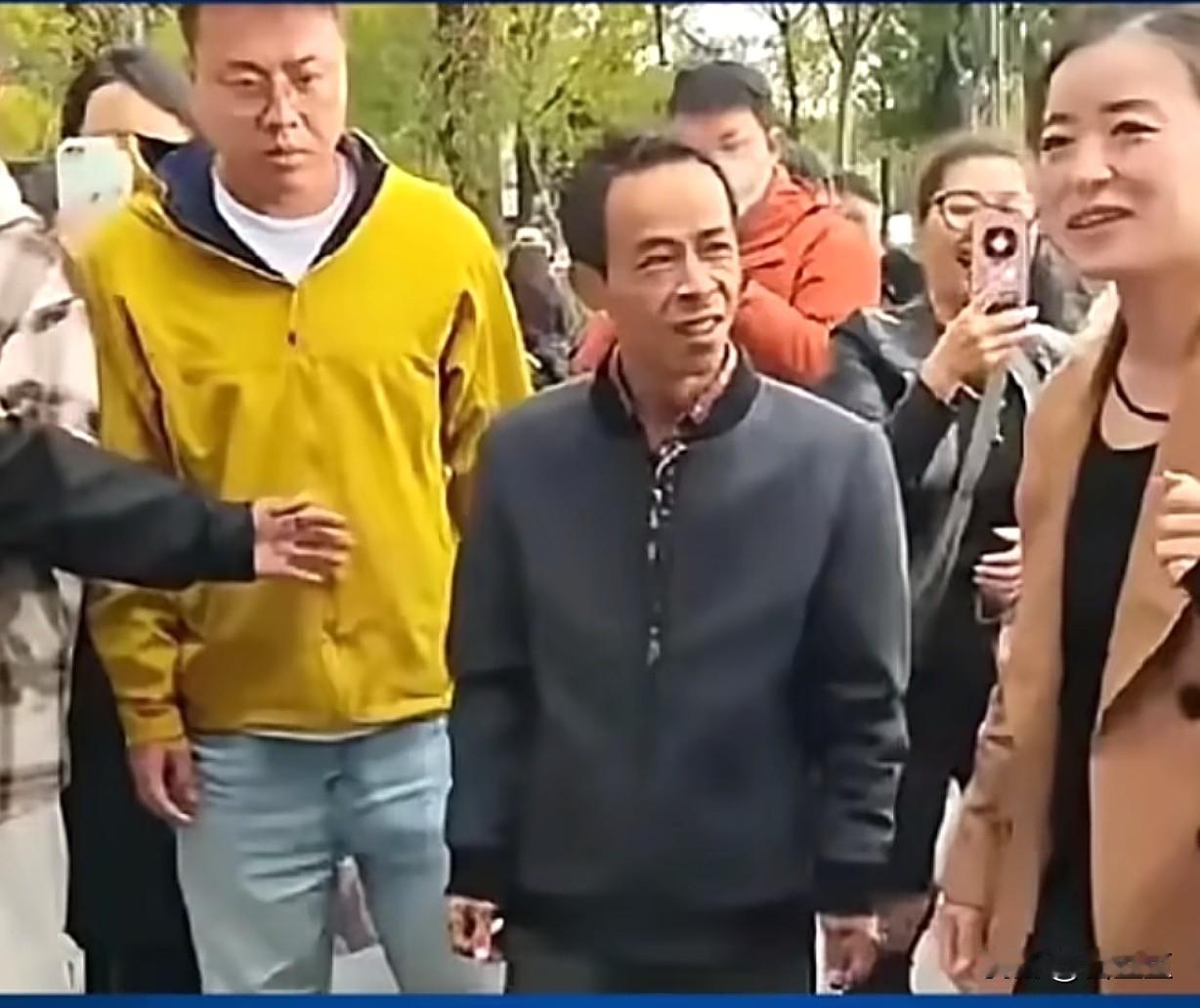 鸡排哥,这次可能真的要凉凉了,从一个点就可以看出!当炸鸡排开始全国巡炸,