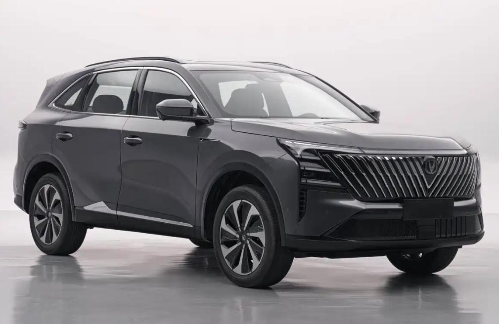 日前，工信部曝光长安CS75PLUSHEV申报图，新车搭载1.5T发动机与电