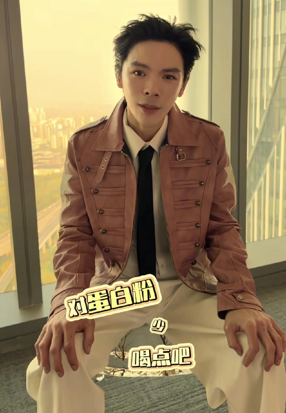 向佐严重声明：喝蛋白粉是旧闻，已经过去七年了！不能再当新闻播报了！向佐告诉大家