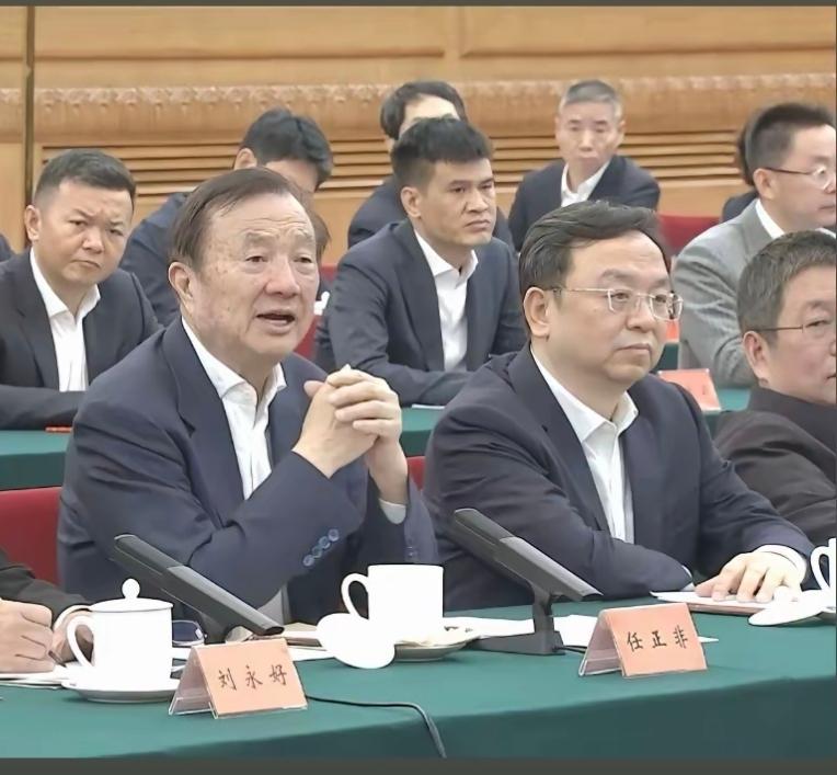 在一众车企老板里面能比肩华为任正非的我认为比亚迪的王传福算一个。任正非和王传福都