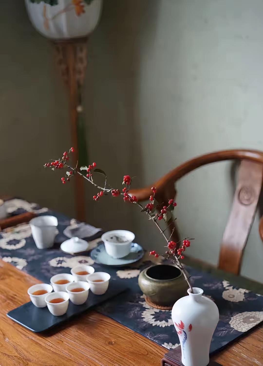 一段醍醐灌顶的话：“下雨你把伞全借给别人，对方只会感谢你一次。但如果你说：‘我这