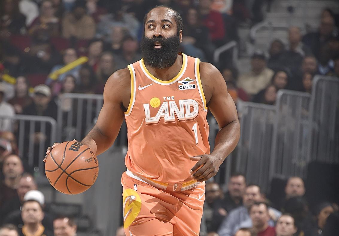 哈登：米球王，你伤病管理不打76人吗？？？米切尔：打个费城不是手拿把掐吗？再说