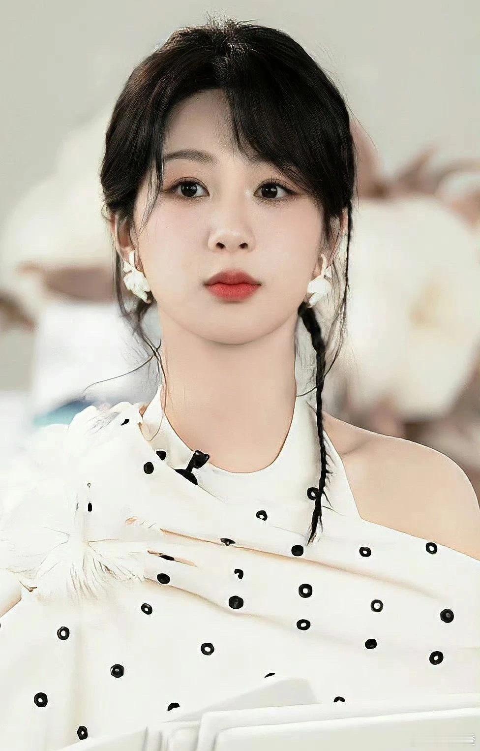 王星越的《行止晚》原邀请的女主王影璐因为番位和片方谈不拢不演了，现在片方去谈90
