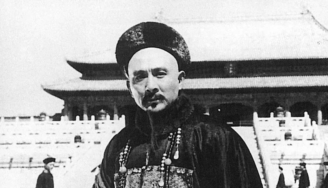 1850年夏天，林则徐刚刚接到钦差大臣的任命，准备去广西平乱，他年纪大了，身体不