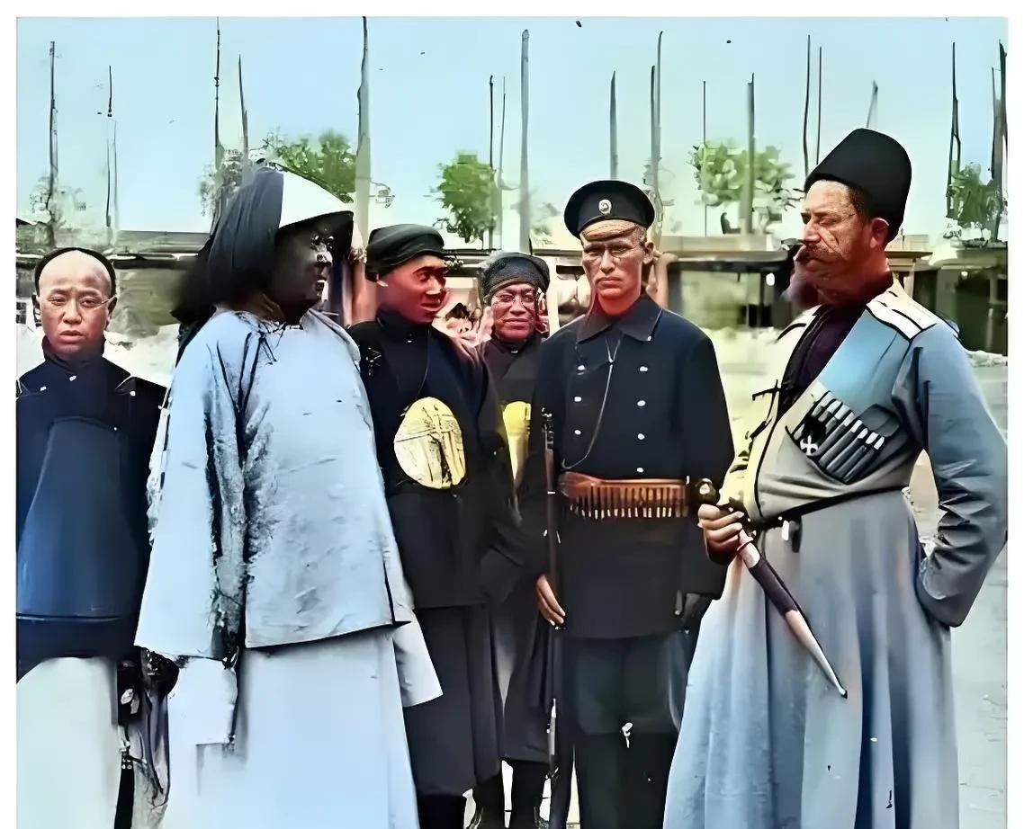 1900年6月15日，端郡王载漪和军机大臣刚毅鼓动义和团开始围攻西什库教堂，这是