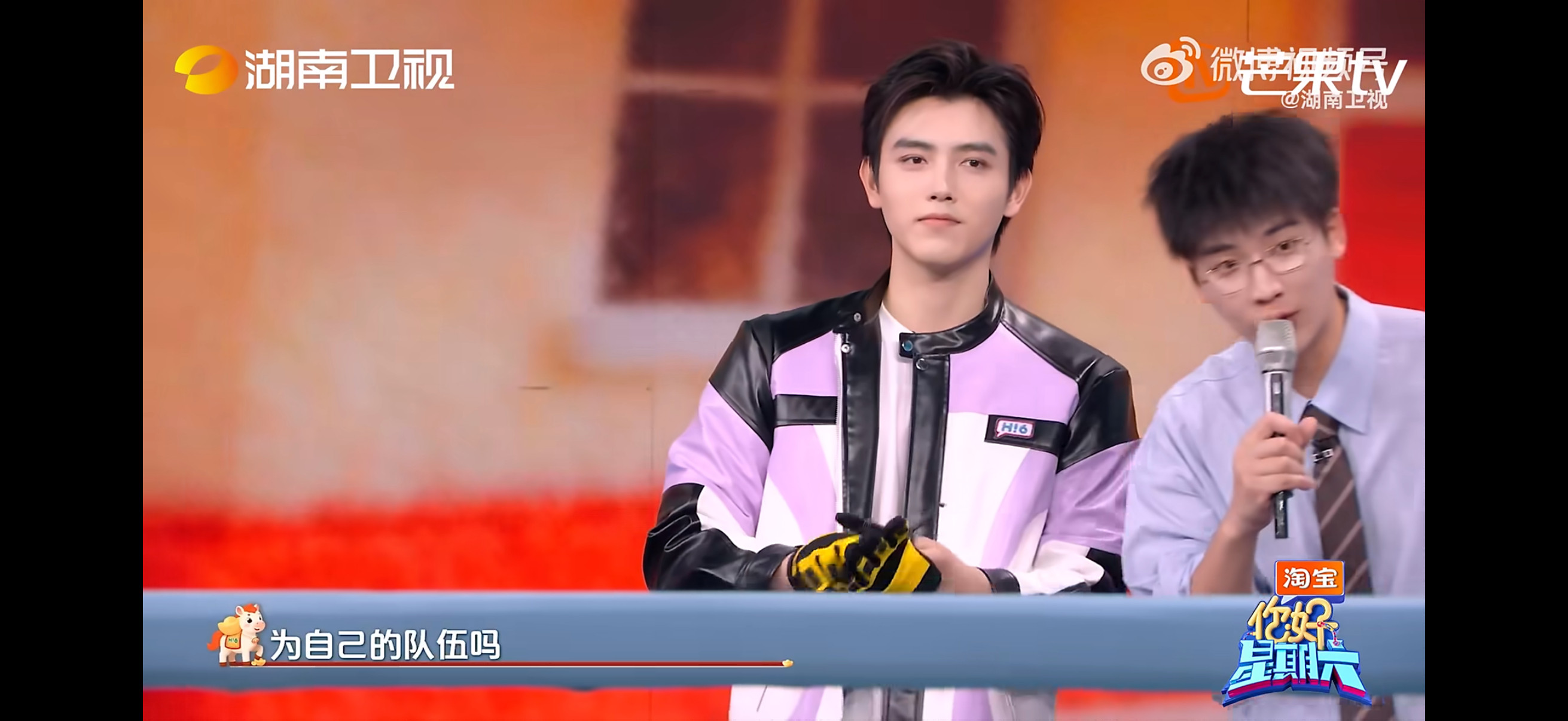 陈飞宇这段沉默更好品了此时无声胜有声！就算不在一队，眼神早就替他们说尽了话。陈飞