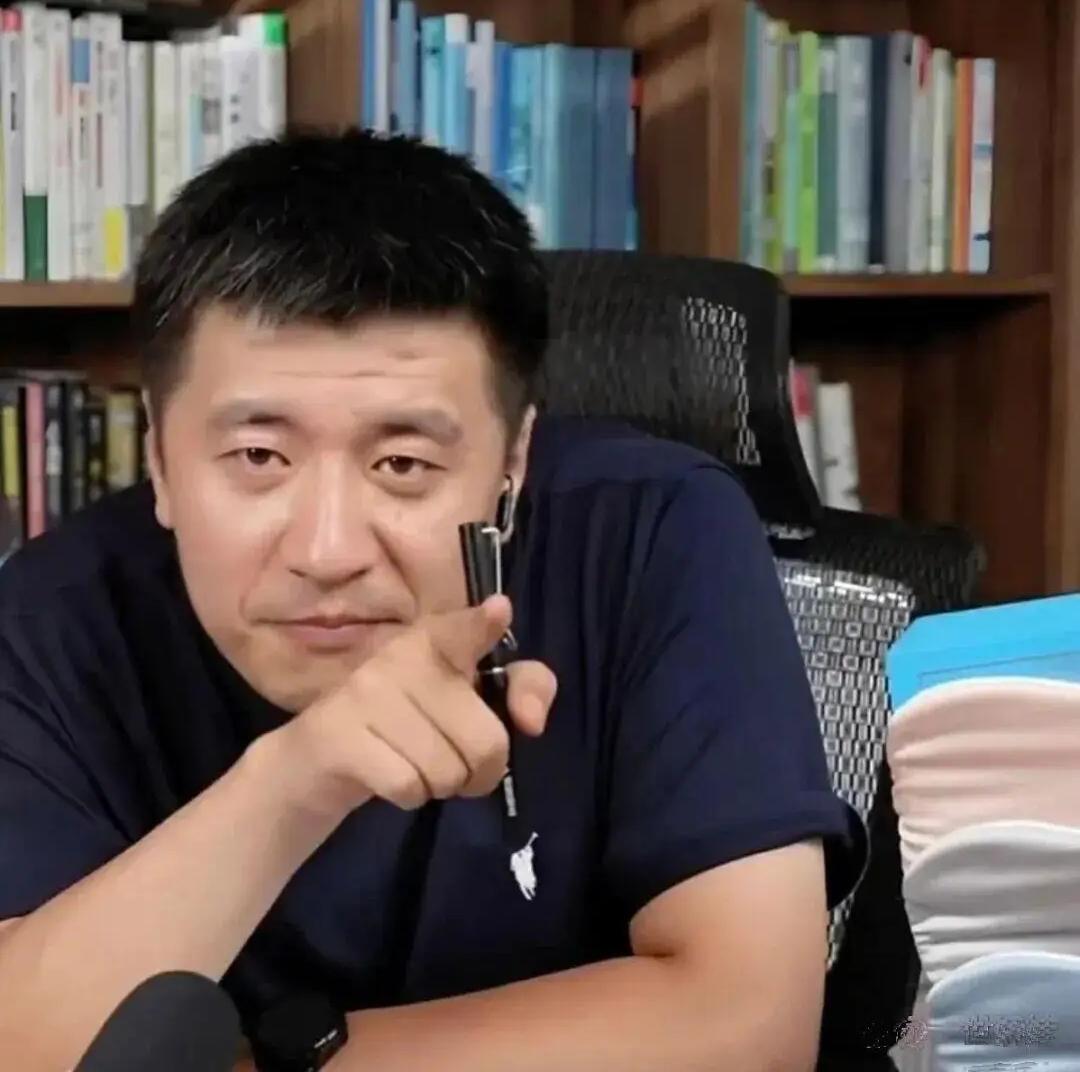 多年前刚上大学不久的表哥，看了张雪峰直播跟我说，这人真没啥水平，瞎说，后来