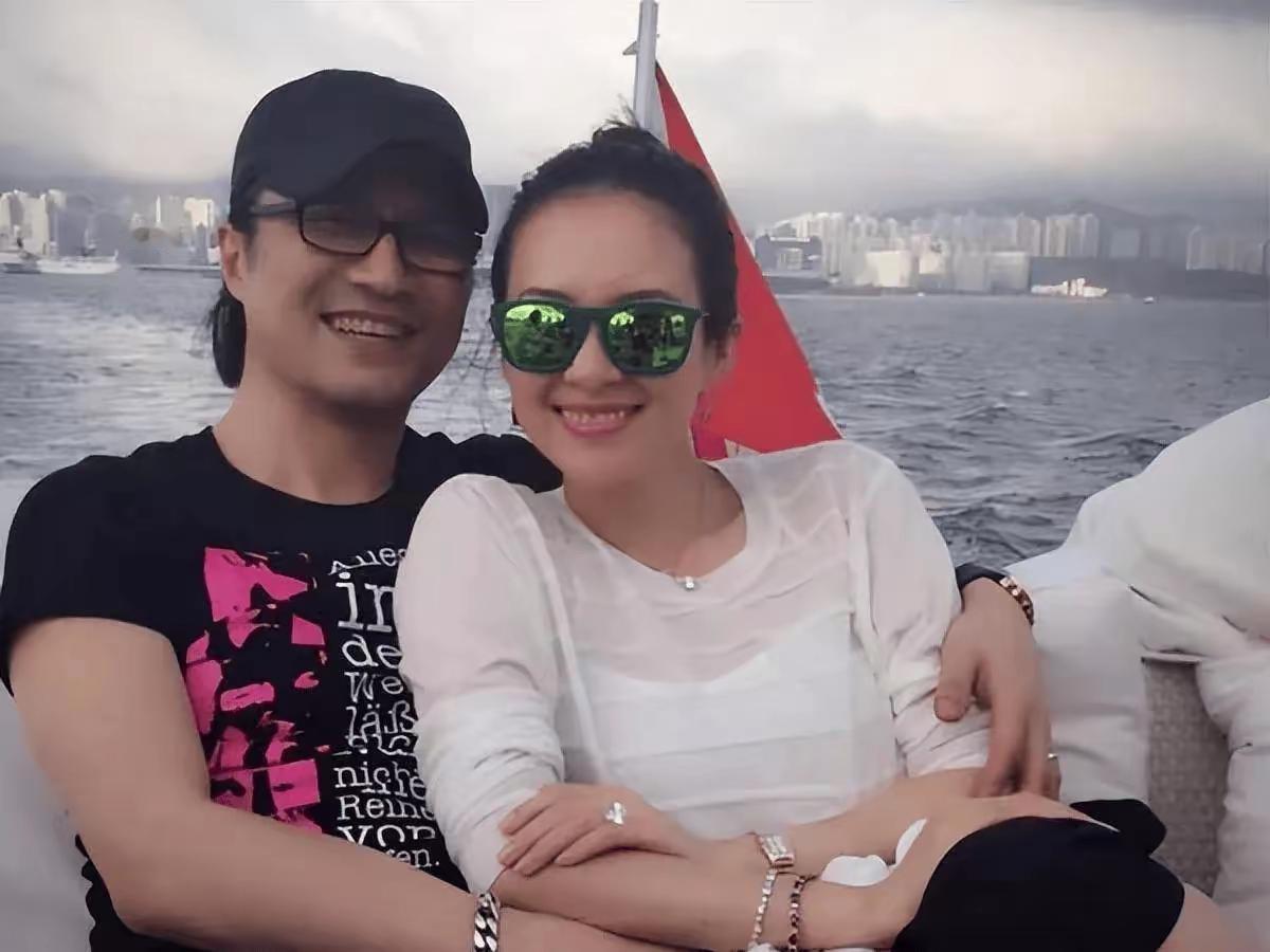 和汪峰离婚2年后，夺回女儿抚养权的章子怡，没给前夫留一丝体面在娱乐圈这个光鲜亮