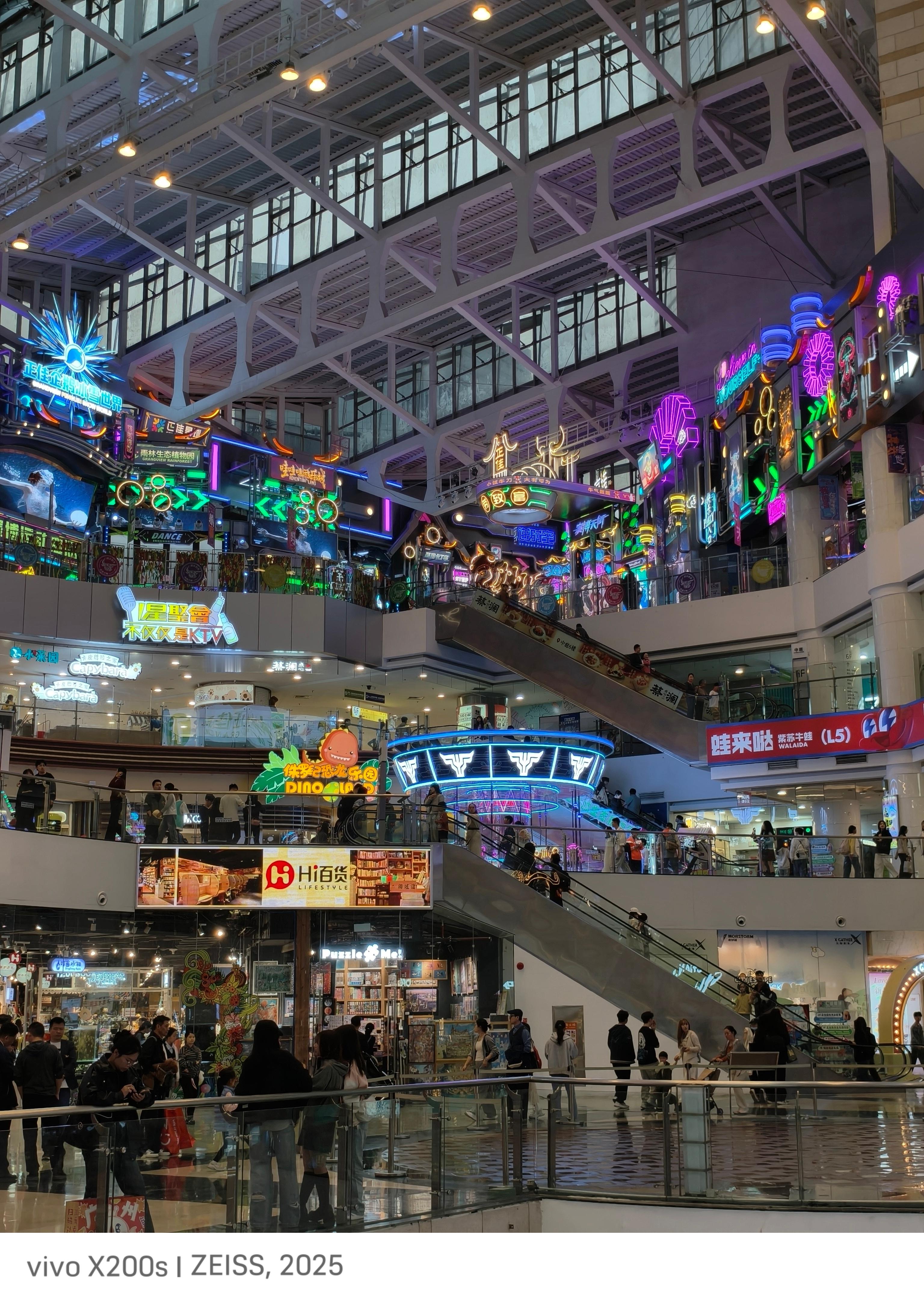 正佳还是太猛了你很难想象一个商场里有那么多的主题乐园海洋世界、冰雪世界、雨林生态