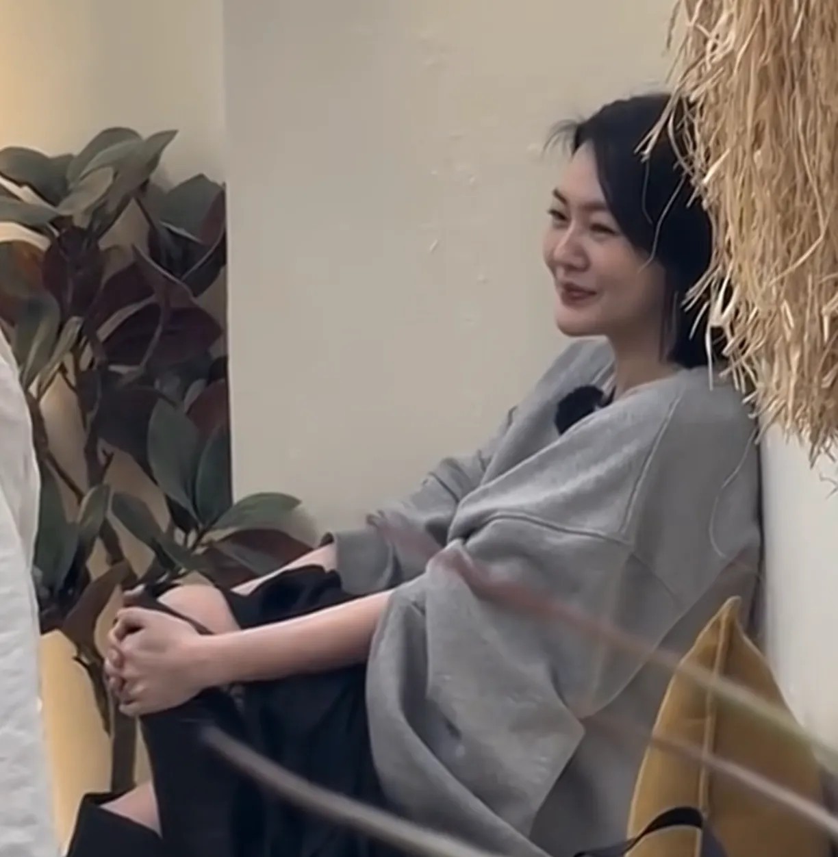 小S终于知道反悔了，看她的状态，真的是云淡风轻的感觉了，自从大S在日本去世以后，
