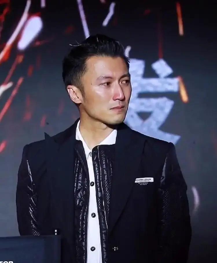 🌞最心痛是张柏芝的大儿子谢振轩，他真没想到自己一走，妈妈就遇到麻烦。看到妈