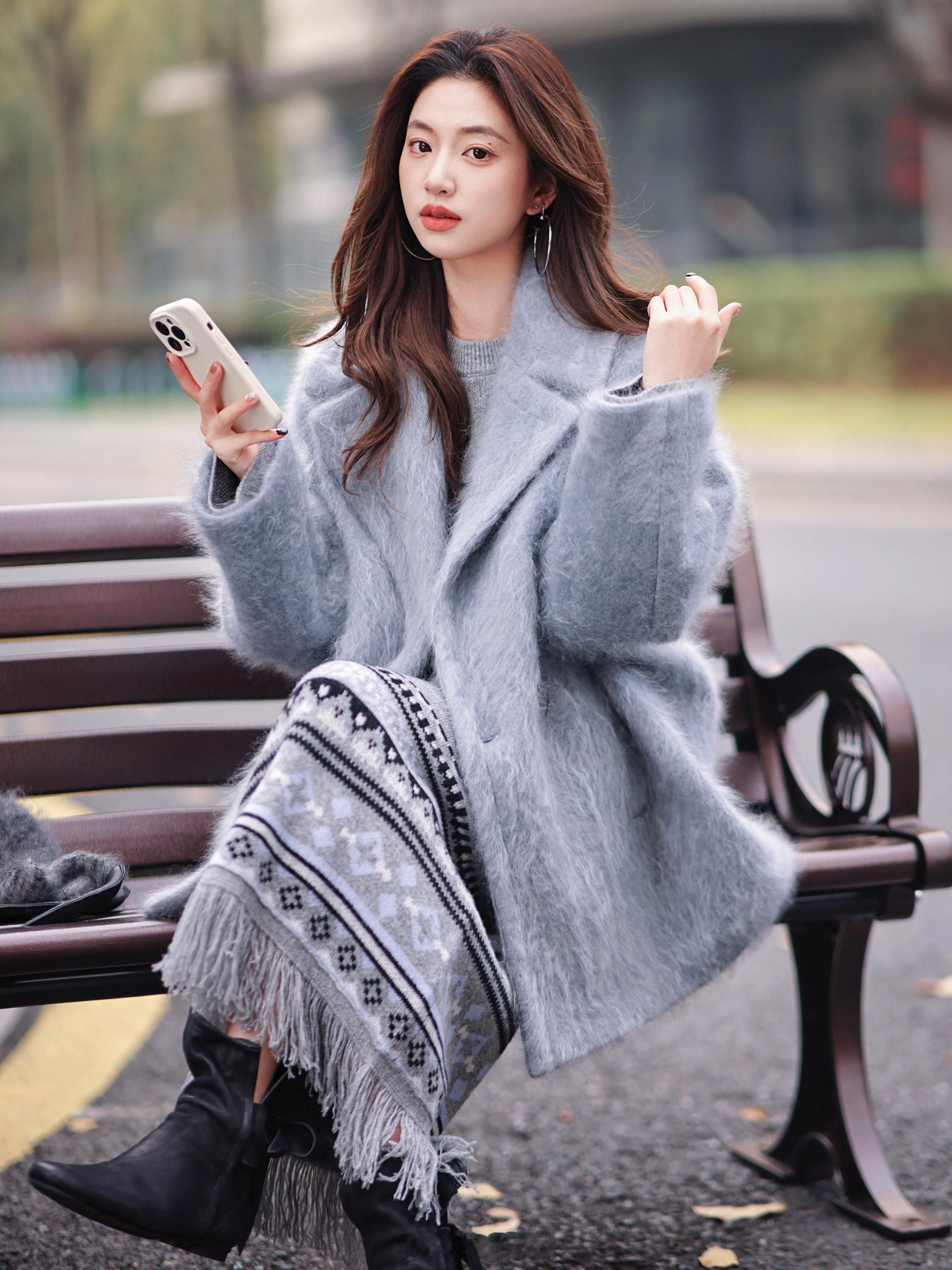 “你心里装的都是什么啊？”是多瑙河拉绒大衣～100羊绒+100真丝里轻软舒服