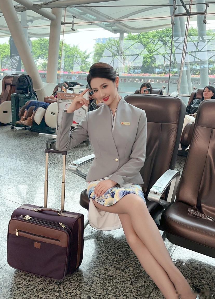 海航空姐，准备登机啦。​​​