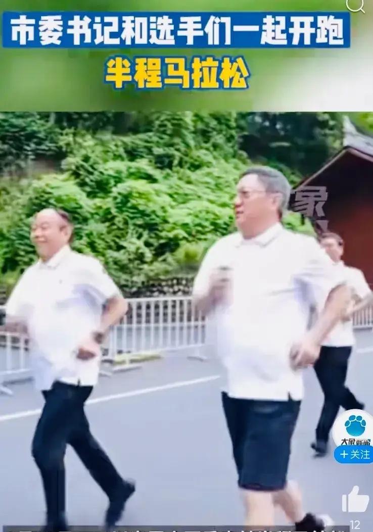 这就是，那位下任务朋友圈转发赞美他跑马引发轩然大波的人。18日晚间，四川省纪委监