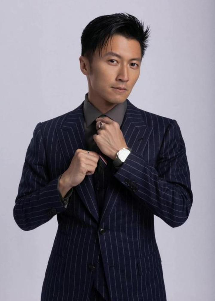 现在很多年轻人提到谢霆锋，第一反应是“王菲男朋友”或者“做菜的”，但二十多年前他