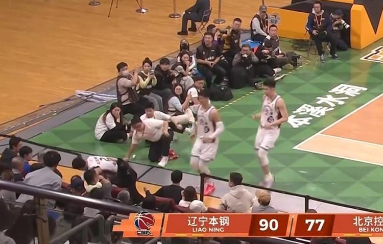 孟子凯大帽破坏付豪，付豪趁机打脸得违体，火星撞地球应该给鼓励辽宁98:86