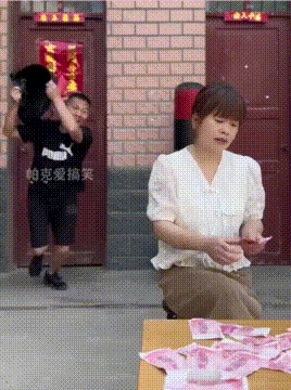 大哥为了零花钱，和老婆斗智斗勇，方式真是熟能生巧！