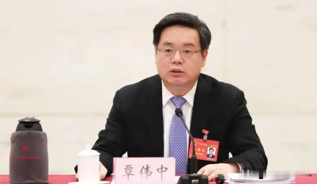 当天作出表态！9月21日，广东省人大常委会党组书记、主任黄楚平主持召开省人大常委