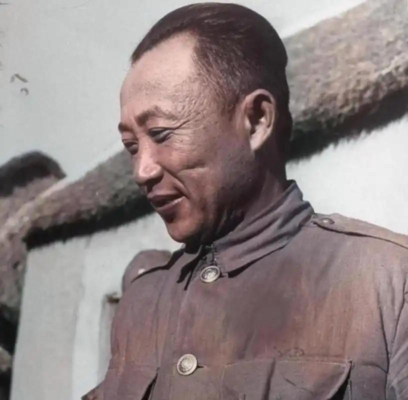 1950年，国民党中将李弥逃到台湾，成了光杆司令。老婆龙慧娱在昆明被扣，生死不