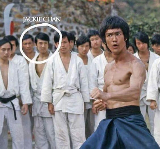 李小龙电影《精武门》剧照，圈中人物，正是成龙