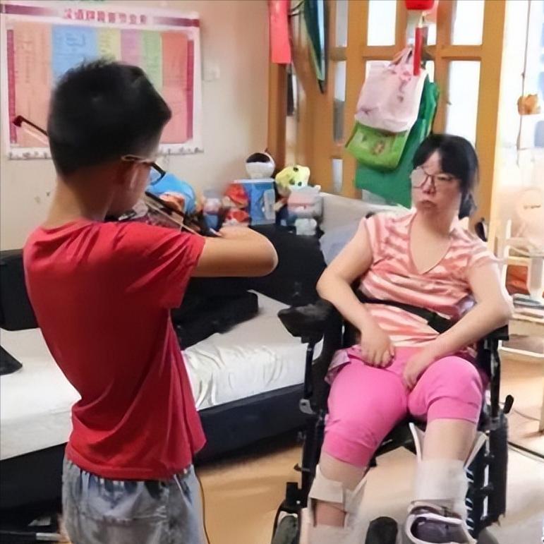 “我们离婚吧，我受不了了！”2012年，安徽30岁女博士怀孕后瘫痪在床，刚生下儿