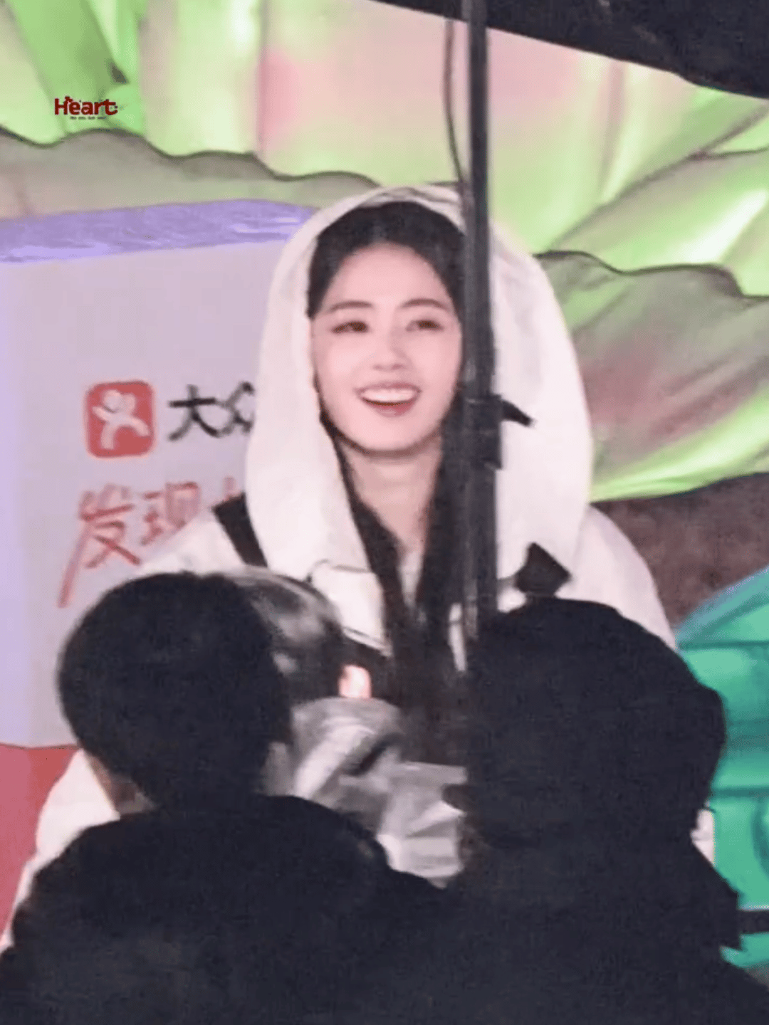 看到白鹿宇宙闪烁请注意综艺路透的第一想法：这孩子羽绒服是什么牌子的版型好好好