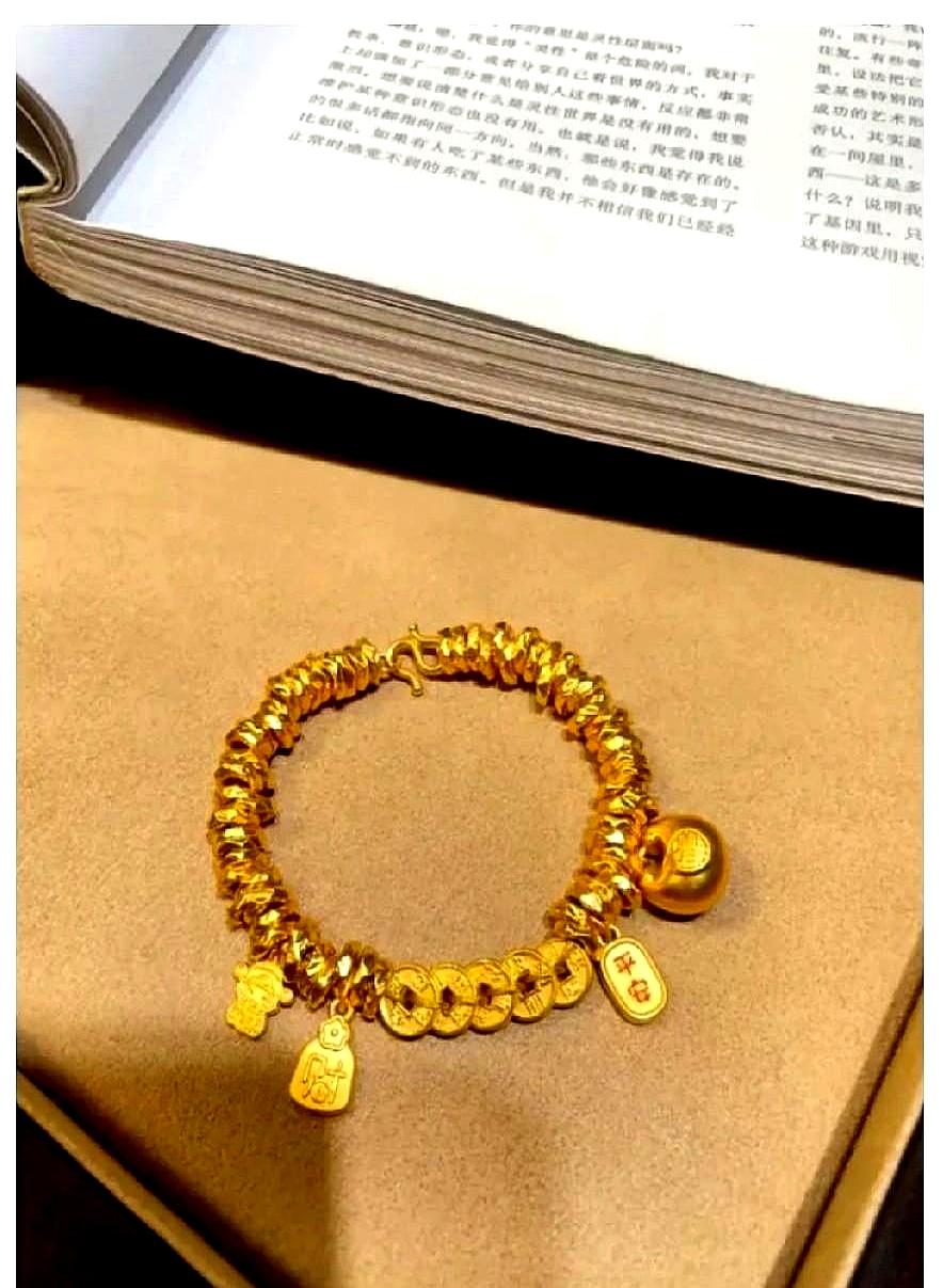 兄弟们，今天这盘面是不是让你午饭都没心思吃了？早上一看976还以为能喘口气，结