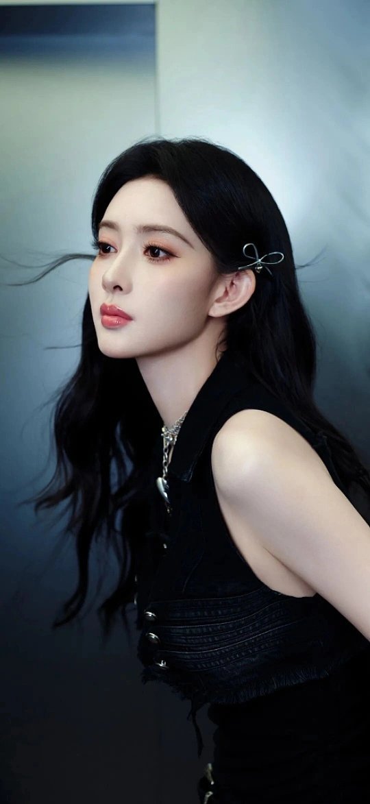 孟子义说很久没拍现代剧非常紧张，一句紧张，道尽演员转型的不容易。长时间扎根古装，